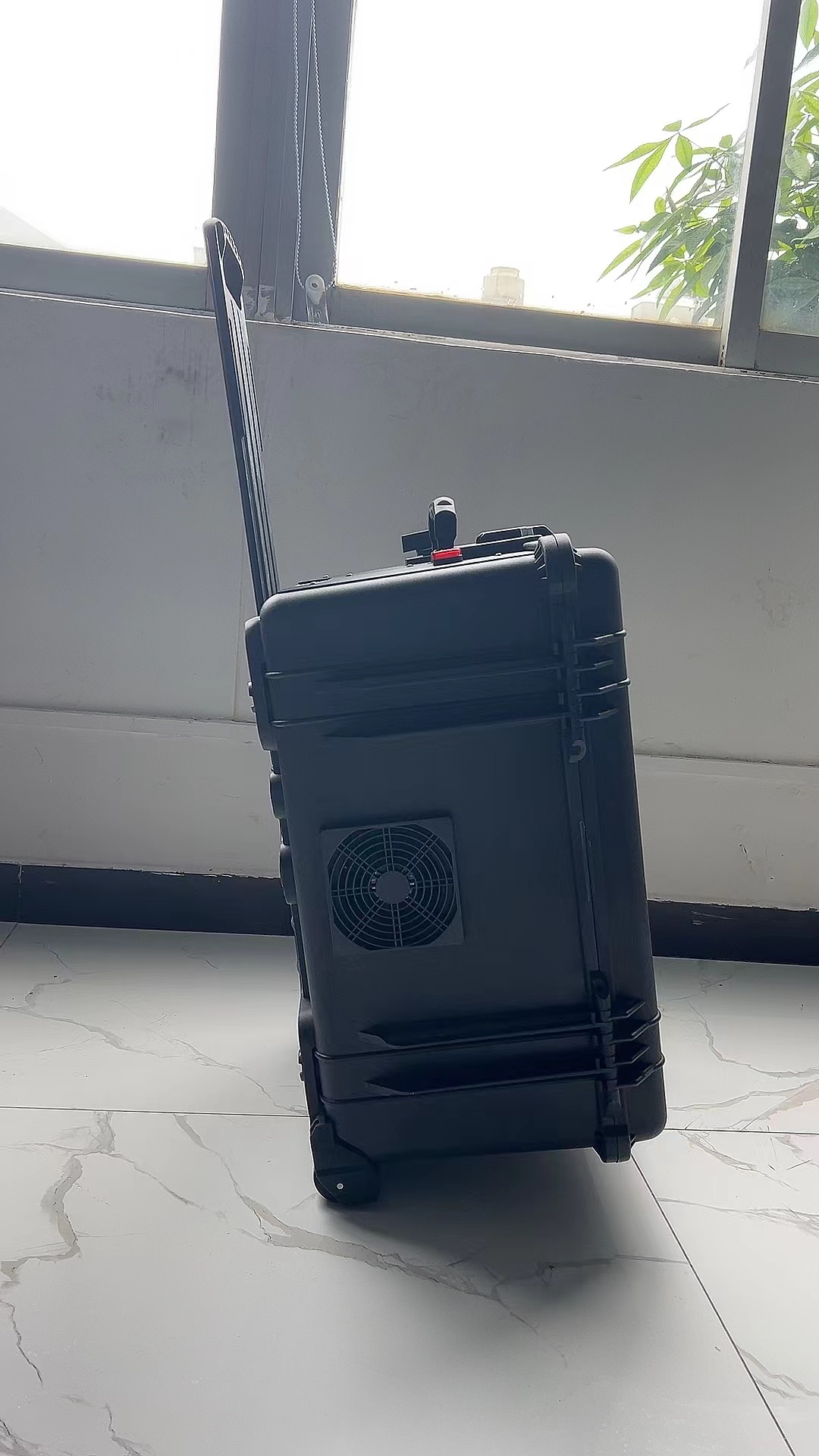 连山手拉箱型移动通信干扰器